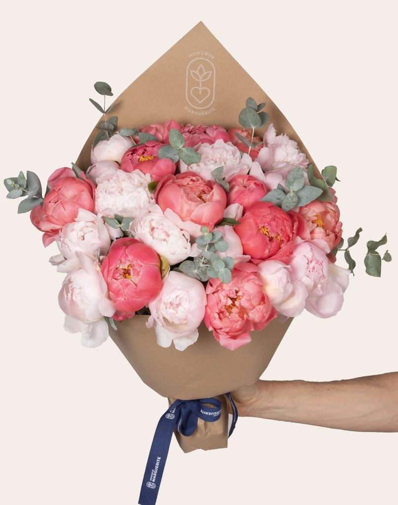 bouquet d'exception de pivoines roses monsieur marguerite comparateur de fleurs bloomyrama