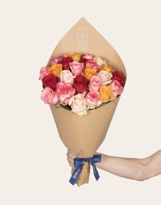 Botte de roses multicolores livraison monsieur marguerite comparateur bloomyrama