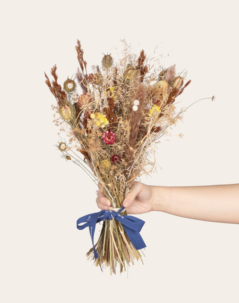 Bouquet de fleurs séchées tons crème monsieur marguerite comparaison bloomyrama