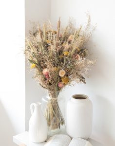 Bouquet haut de fleurs séchées naturelles et son vase monsieur marguerite comparateur bloomyrama