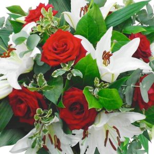 Livraison bouquet de lys blancs et roses rouges comparateur bloomyrama