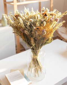 Bouquet de fleurs séchées naturelles champêtre monsieur marguerite comparateur bloomyrama