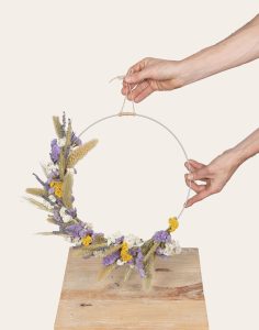 Couronne de fleurs séchées de provence livraison Monsieur Marguerite comparateur bloomyrama