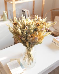 Bouquet de fleurs séchées naturelles champêtre monsieur marguerite comparateur bloomyrama
