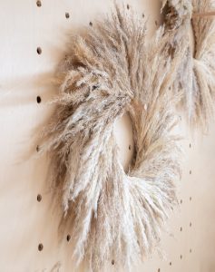 grande couronne de pampa livraison fleurs séchées comparateur bloomyrama